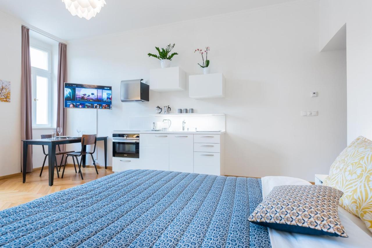 Beautiful Mala Strana Studio By Easybnb Praha Bagian luar foto