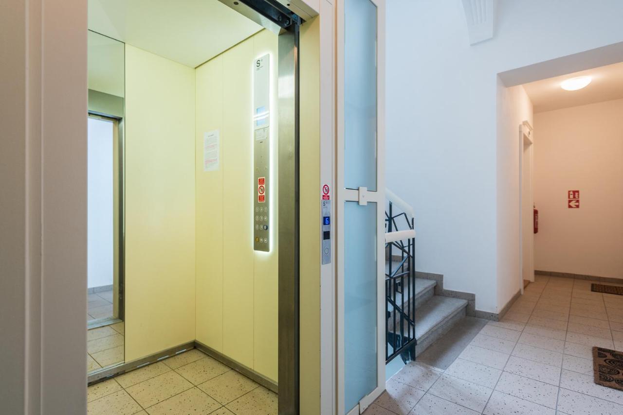 Beautiful Mala Strana Studio By Easybnb Praha Bagian luar foto